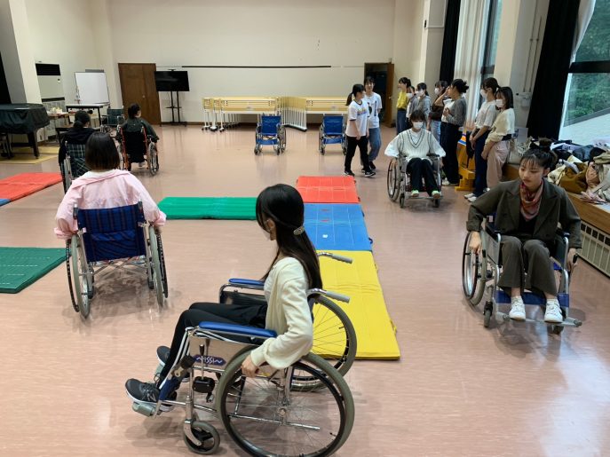 車椅子　体験 車いす体験授業を行いました！ | 幼児教育専攻