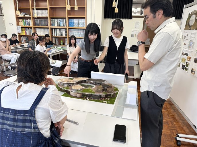 講評会の様子１